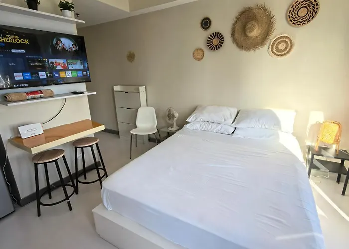Aparthotel Isla By Lakbay Urban Living Makati 3*